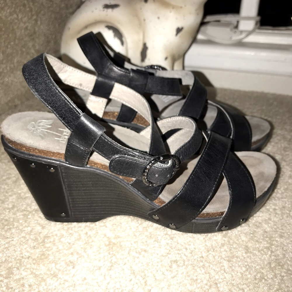 Dansko Frida Black Leather Sz 38 Wedge Sandal